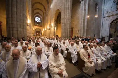 Povo de Reis, assembleia santa